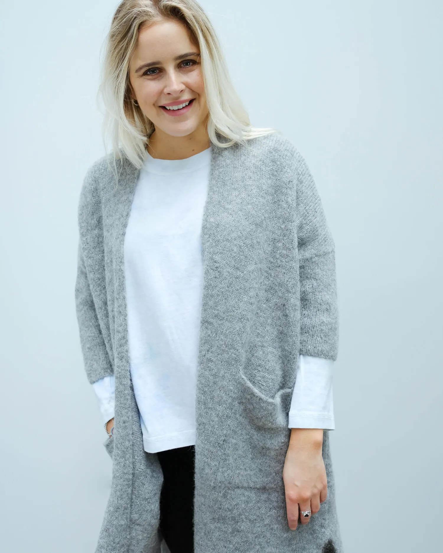 AV VAC267 Long cardi in grey chine