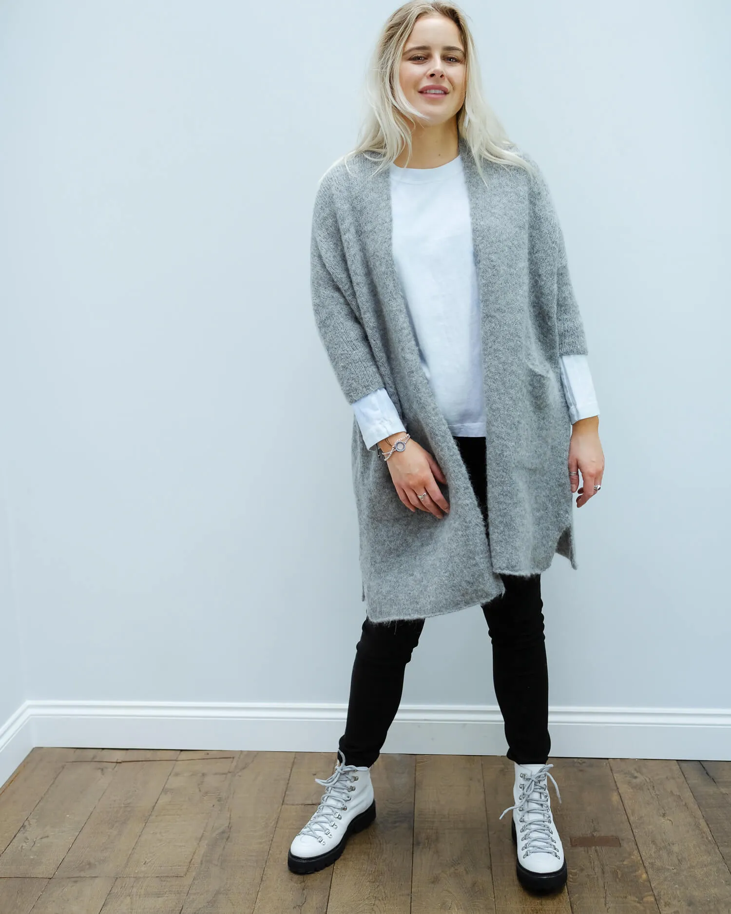 AV VAC267 Long cardi in grey chine